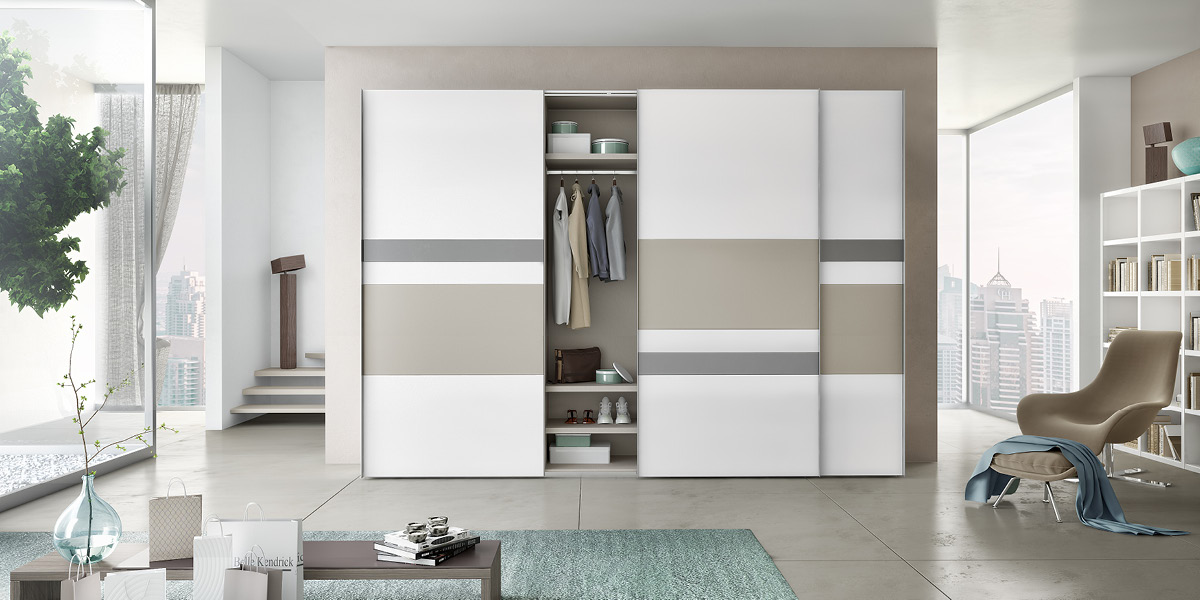 Μοντέρνα ντουλάπα σε ουδέτερη απόχρωση με minimal design